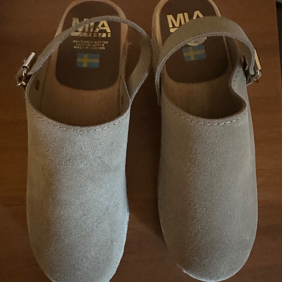 Taupe Suede MIA Clogs - Size 8.5 - Picture 4 of 8
